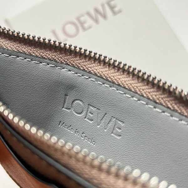 desc_loewe-coin-cardholder-in-soft-grained-calfskin_3