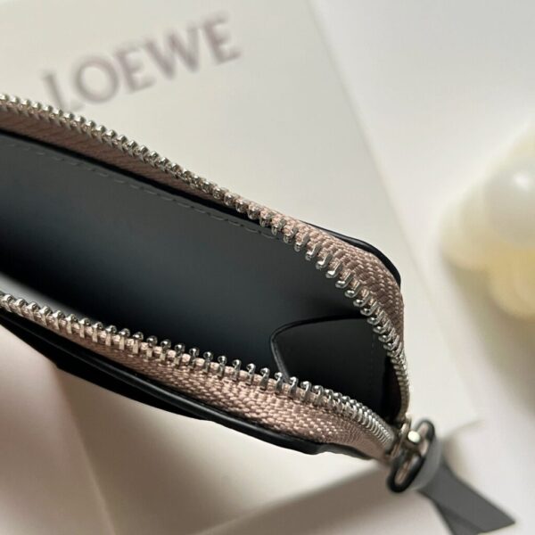 desc_loewe-coin-cardholder-in-soft-grained-calfskin_4