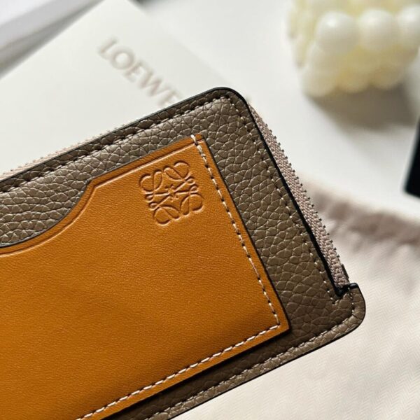 desc_loewe-coin-cardholder-in-soft-grained-calfskin_6