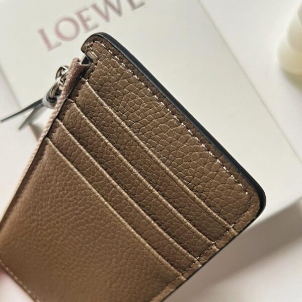 desc_loewe-coin-cardholder-in-soft-grained-calfskin_8