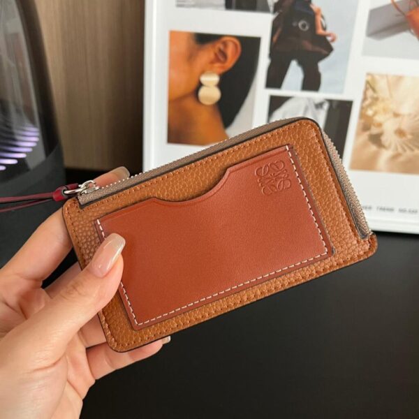 desc_loewe-coin-cardholder-in-soft-grained-calfskin_8