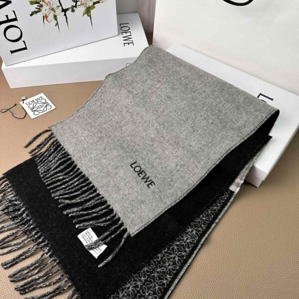 desc_loewe-scarf-in-wool-and-cashmere_3