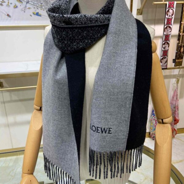 desc_loewe-scarf-in-wool-and-cashmere_3