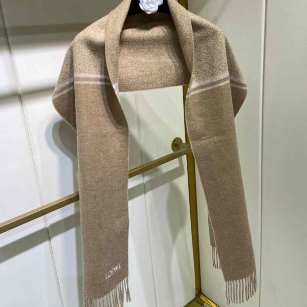 desc_loewe-scarf-in-wool-and-cashmere_5