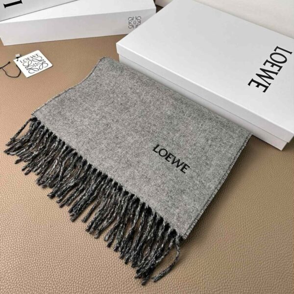 desc_loewe-scarf-in-wool-and-cashmere_7