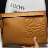 desc_loewe-t-pouch-in-grained-calfskin_8