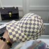 desc_louis-vuitton-cap_1