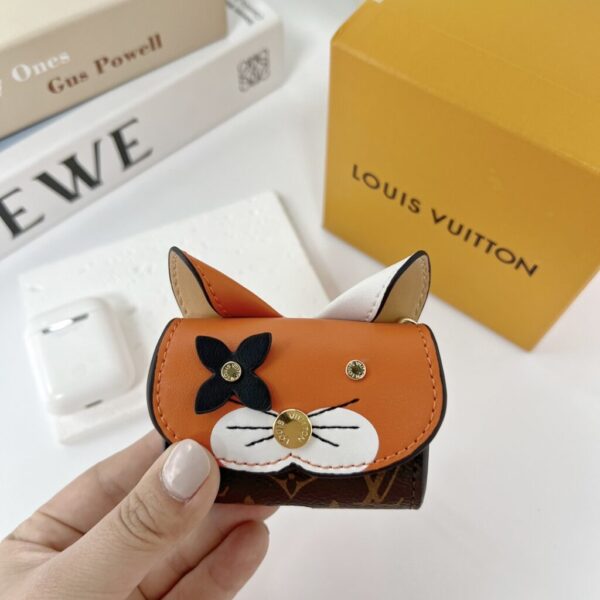 desc_louis-vuitton-cat-earpods-case--gi0862_6