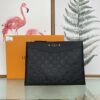 desc_louis-vuitton-daily-pouch-295-x-21x-1cm-m62937_7