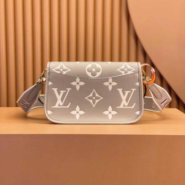 desc_louis-vuitton-diane-23-x-16-x-85cm-m46583_5