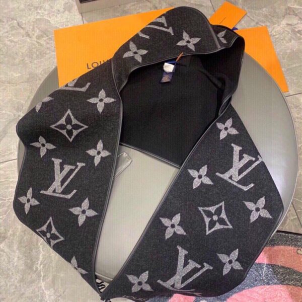 Louis Vuitton Fall For You Scarf