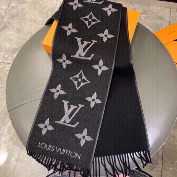 desc_louis-vuitton-fall-for-you-scarf_6