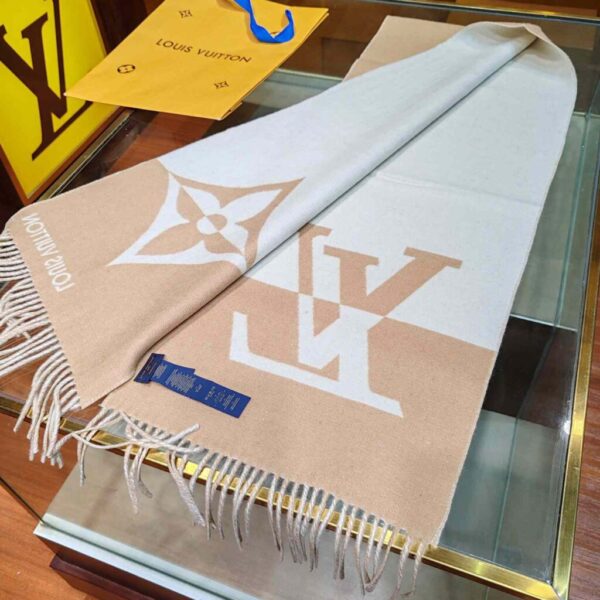 desc_louis-vuitton-graphic-dual-scarf_4