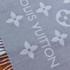 desc_louis-vuitton-lv-essential-scarf_3