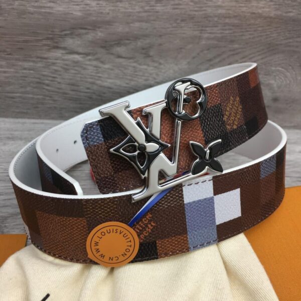 desc_louis-vuitton-lv-initiales-40mm-reversible-belt_1