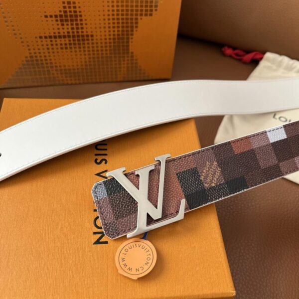 desc_louis-vuitton-lv-initiales-40mm-reversible-belt_2