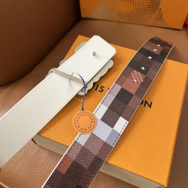 desc_louis-vuitton-lv-initiales-40mm-reversible-belt_2