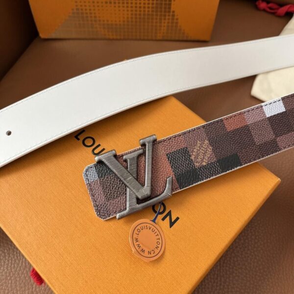 desc_louis-vuitton-lv-initiales-40mm-reversible-belt_4