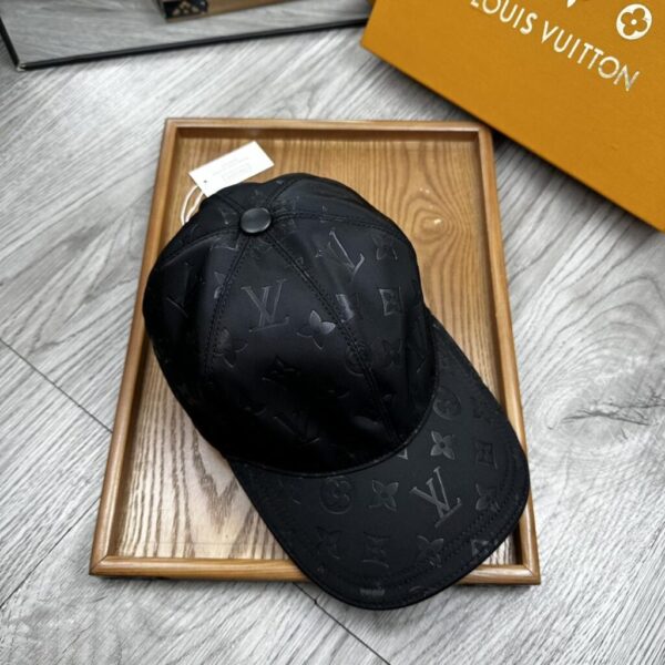 desc_louis-vuitton-monoragm-cap_3