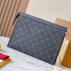 desc_louis-vuitton-pochette-voyage-mm-26-x-20-x-5cm--m61692_2