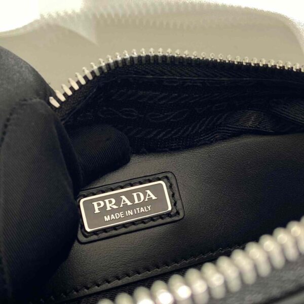 desc_prada-brique-brushed-leather-bag-with-triangle-motif_3