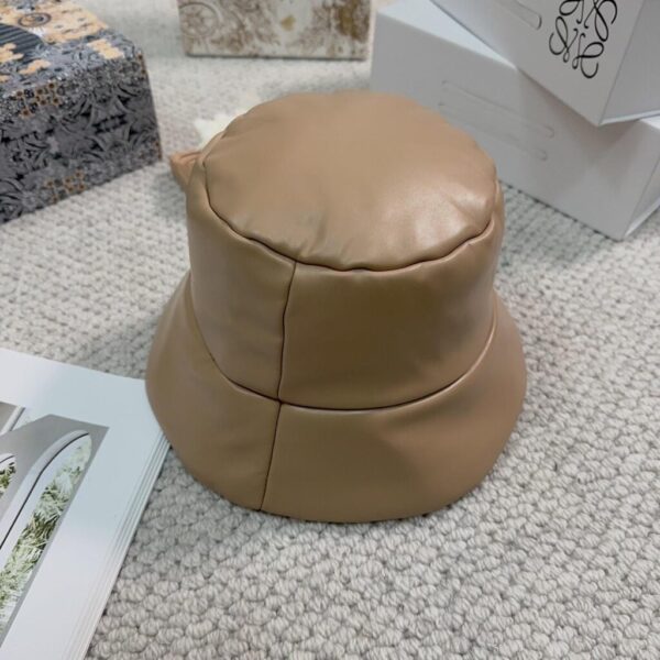 desc_prada-enamelledlogo-leather-bucket-hat_4