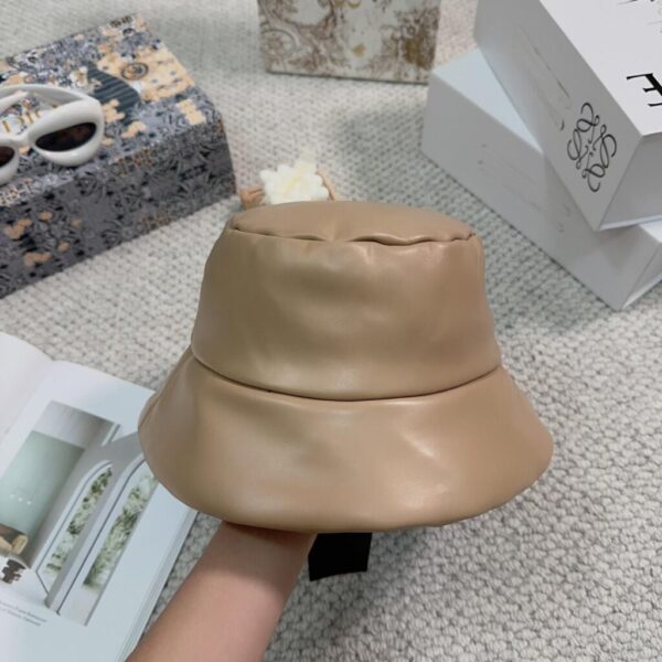 desc_prada-enamelledlogo-leather-bucket-hat_5