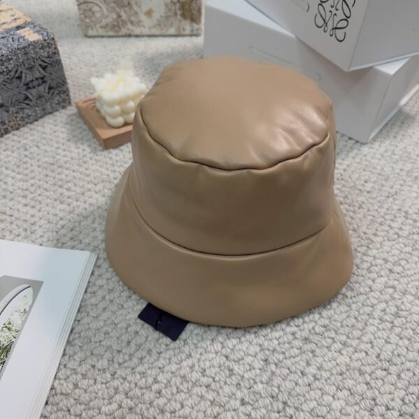 desc_prada-enamelledlogo-leather-bucket-hat_8