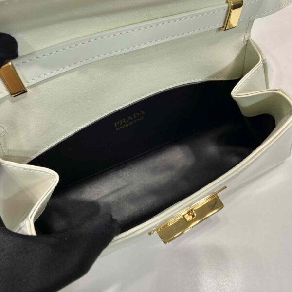 desc_prada-medium-brushed-leather-handbag_3