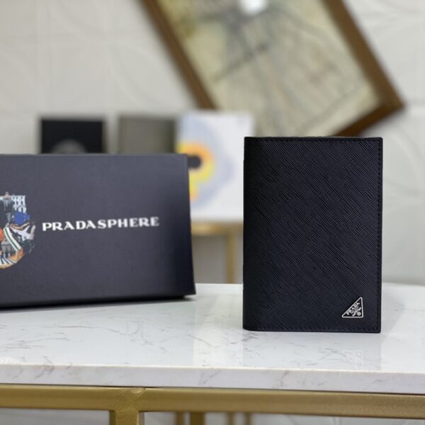 desc_prada-saffiano-leather-passport-holder_4