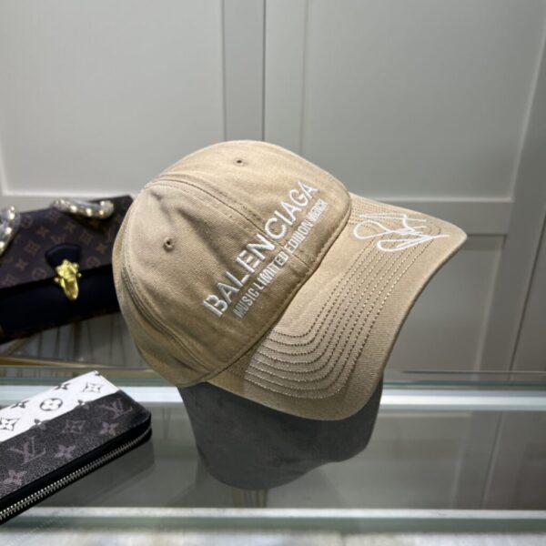 desc_rupaul-x-balenciaga-cap_3